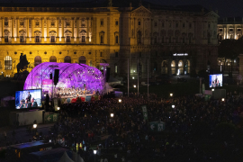 Fernaufnahme der Bühne mit Publikum beim Fest der Freude 2022 © MKÖ/Sebastian Philipp