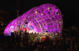 Bühne und Publikum beim Fest der Freude 2022 © MKÖ/Sebastian Philipp 