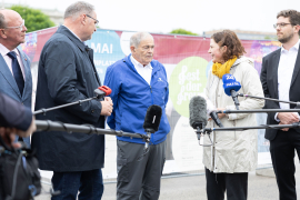 v.l.n.r.: Niki Kunrath, Initiative Jetzt Zeichen Setzen; Willi Mernyi, Vorsitzender Mauthausen Komitee Österreich; Mark Olsky, KZ-Überlebender und einer der drei "Mauthausen Babys"; Christa Bauer, Geschäftsführerin Mauthausen Komitee Österreich; Andreas Kranebitter, Wissenschaftlicher Leiter Dokumentationsarchiv des österreichischen Widerstandes © MKÖ/Alissar Najjar