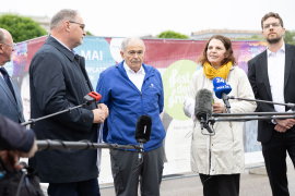 v.l.n.r.: Niki Kunrath, Initiative Jetzt Zeichen Setzen; Willi Mernyi, Vorsitzender Mauthausen Komitee Österreich; Mark Olsky, KZ-Überlebender und einer der drei "Mauthausen Babys"; Christa Bauer, Geschäftsführerin Mauthausen Komitee Österreich; Andreas Kranebitter, Wissenschaftlicher Leiter Dokumentationsarchiv des österreichischen Widerstandes © MKÖ/Alissar Najjar