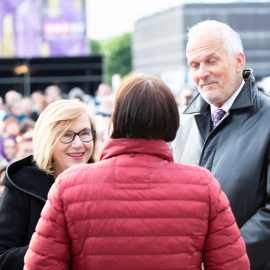 BesucherInnen beim Fest der Freude im Gespräch, Fest der Freude 2019 © MKÖ/Sebastian Philipp