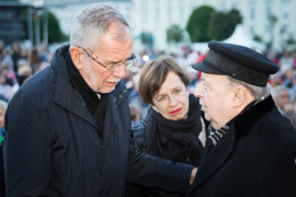 Bundespräsident Alexander Van der Bellen mit seiner Frau im Gespräch mit Rudi Gelbard beim Fest der Freude 2018