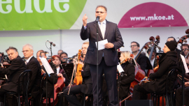 MKÖ-Vorsitzender Willi Mernyi während seiner Rede beim Fest der Freude 2019 © MKÖ/Sebastian Philipp