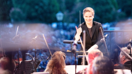 Eva Ollikainen dirigiert die Wiener Symphoniker beim Fest der Freude 2019 © MKÖ/Sebastian Philipp