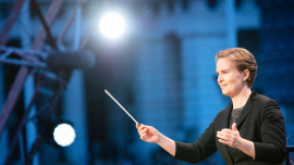 Eva Ollikainen dirigiert die Wiener Symphoniker beim Fest der Freude 2019 © MKÖ/Sebastian Philipp