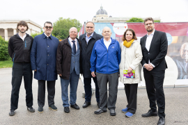 v.l.n.r.: Effi Purtscheller, Verein GEDENKDIENST; Oskar Deutsch, Präsident Israelitische Kultusgemeinde Wien; Niki Kunrath, Initiative Jetzt Zeichen Setzen; Willi Mernyi, Vorsitzender Mauthausen Komitee Österreich; Mark Olsky, KZ-Überlebender und einer der drei "Mauthausen Babys"; Christa Bauer, Geschäftsführerin Mauthausen Komitee Österreich; Andreas Kranebitter, Wissenschaftlicher Leiter Dokumentationsarchiv des österreichischen Widerstandes © MKÖ/Alissar Najjar