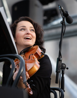 Lächelnde Violinistin beim Fest der Freude 2019 © MKÖ/Alissar Najjar