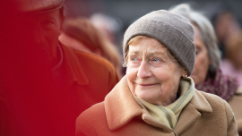 Eine Dame aus dem Publikum lächelt beim Fest der Freude 2019 © MKÖ/Alissar Najjar