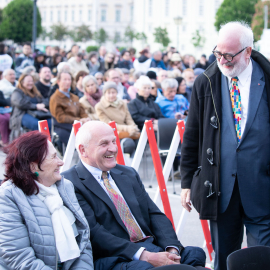 Guy Dockendorf im Gespräch mit Gästen beim Fest der Freude 2019 © MKÖ/Sebastian Philipp