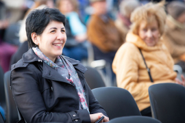 Eine lächelnde Dame im Publikum beim Fest der Freude 2019 © MKÖ/Alissar Najjar