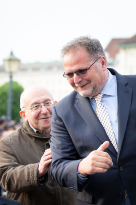 Willi Mernyi begrüßt Gäste beim Fest der Freude 2019 © MKÖ/Alissar Najjar