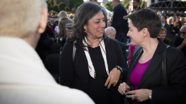 Maria Vassilakou im Gespräch mit Sonja Wehsely beim Fest der Freude 2016 © MKÖ/Sebastian Philipp