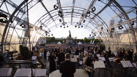 Blick von der Bühne hinter den Musikern der Wiener Symphoniker ins Publikum beim Fest der Freude 2016 © MKÖ/Sebastian Philipp