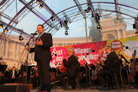 Willi Mernyi bei seiner Rede am Fest der Freude 2013 © MKÖ