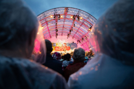 Blick auf die Bühne aus dem Publikum beim Fest der Freude 2022 © MKÖ/Sebastian Philipp