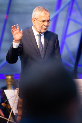 Alexander Van der Bellen auf der Bühne beim Fest der Freude 2019 © MKÖ/Alissar Najjar