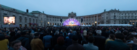 Panoramaaufnahme aus dem Publikum auf die Bühne beim Fest der Freude 2019 © MKÖ/Sebastian Philipp