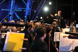 Eva Ollikainen dirigiert die Wiener Symphoniker beim Fest der Freude 2019 © MKÖ/Lastuvka