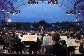 Wiener Symphoniker während ihres Konzertes von hinten mit Blick auf den Dirigenten Ádám Fischer, Fest der Freude 2017 © MKÖ/Sebastian Philipp 