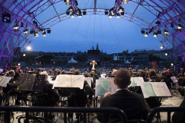 Wiener Symphoniker während ihres Konzertes von hinten mit Blick auf den Dirigenten Ádám Fischer, Fest der Freude 2017 © MKÖ/Sebastian Philipp 