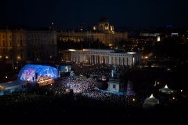 Bühne und Publikum - Fernaufnahme beim Fest der Freude 2015 © PID David Bohmann